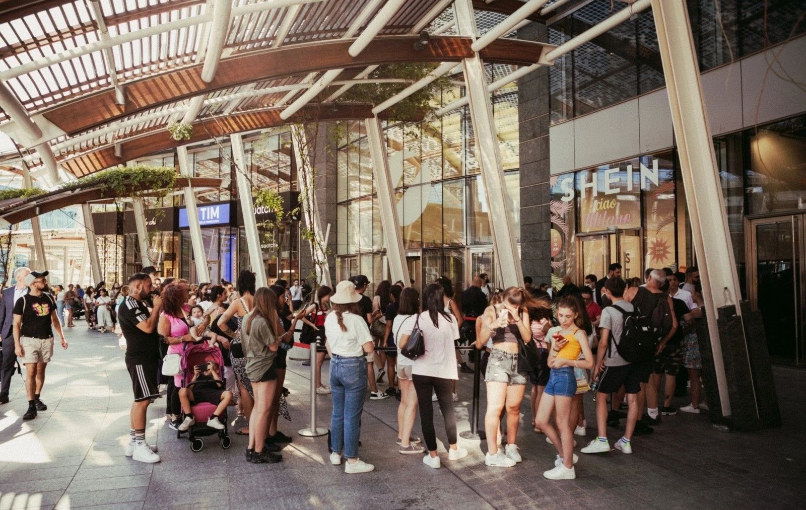 小订单撬动大变革 SHEIN按需时尚背后的中国供应链突围