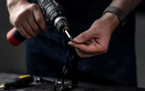 背靠傲基，狂卖2.5亿！它靠一把螺丝刀圈粉海外硬汉