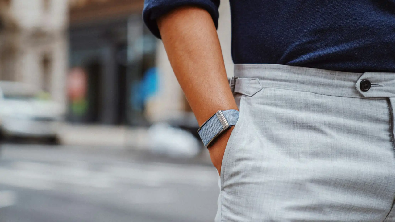 没有屏幕的智能手表，靠“免费送”实现7亿年营收