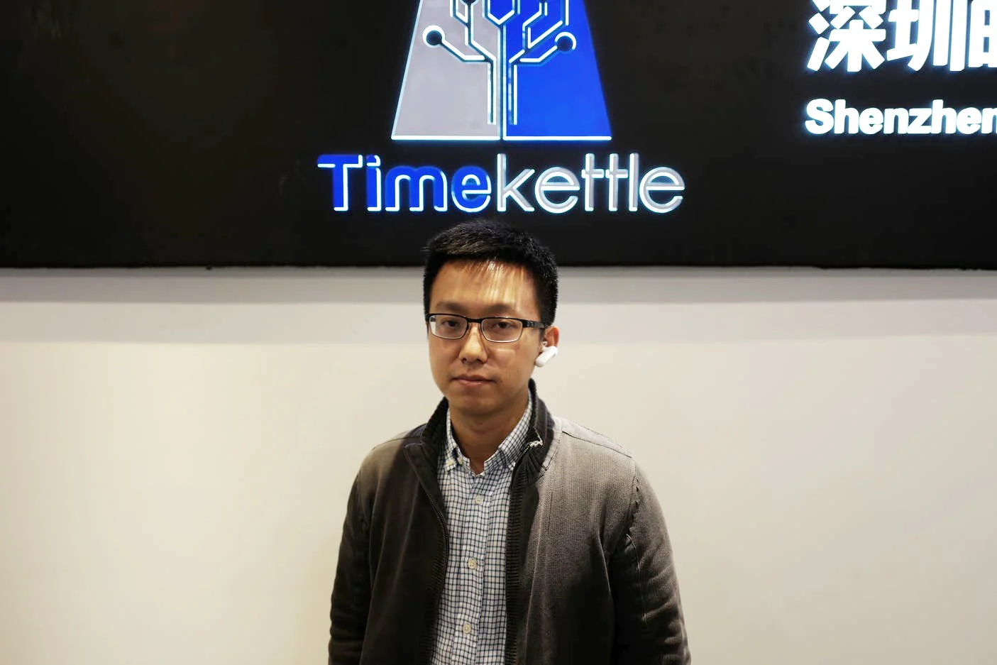 打败Google翻译的，居然是这副来自深圳的耳机