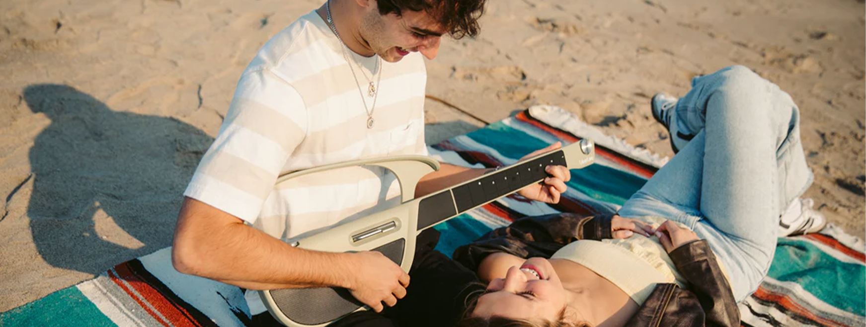 海外红人营销|90后前大疆工程师靠一把“无弦吉他”卖了10亿！