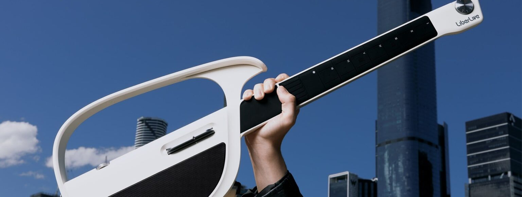 海外红人营销|90后前大疆工程师靠一把“无弦吉他”卖了10亿！