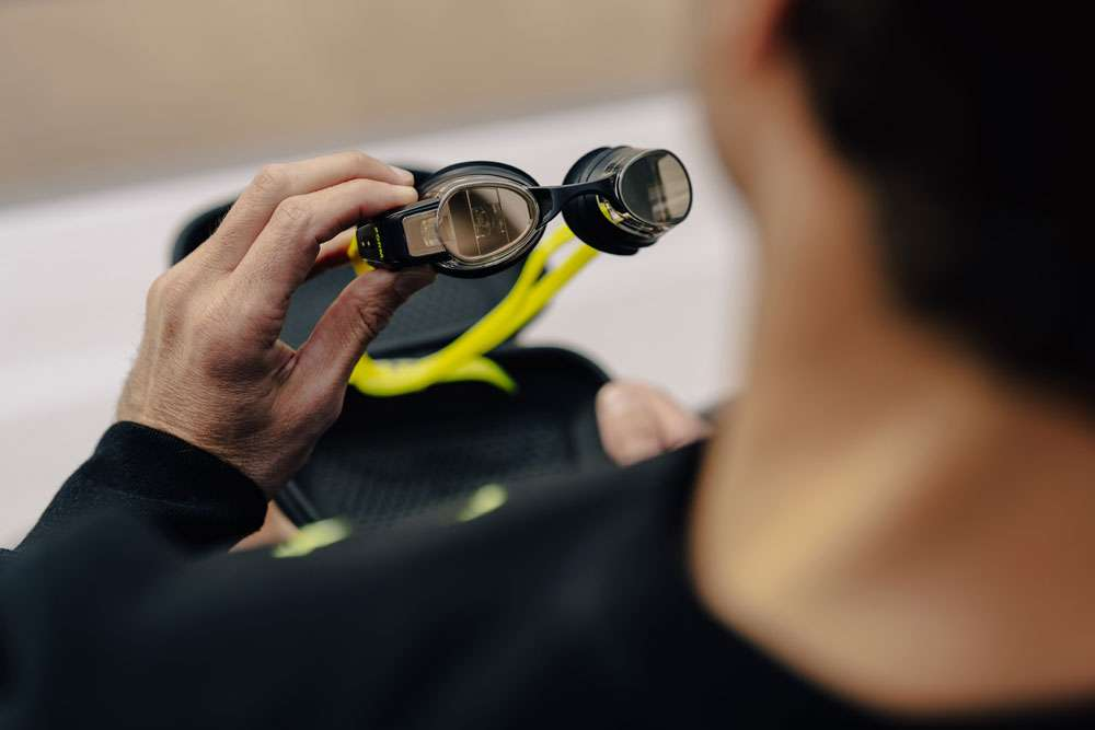 大厂看不上，小厂做不好，FORM智能泳镜就是这样闷声发财的