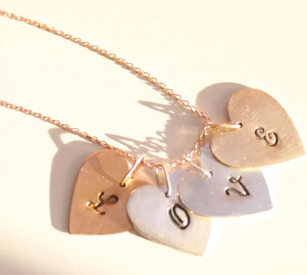 从布鲁克林小店到年销 4500 万美金！用 “有故事的珠宝” 圈住 72% 复购用户