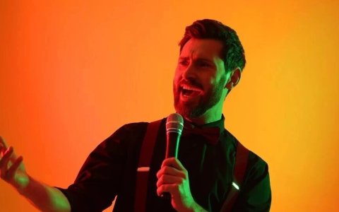 牛！29岁小伙靠卖衣服，从无家可归到年入5亿美金